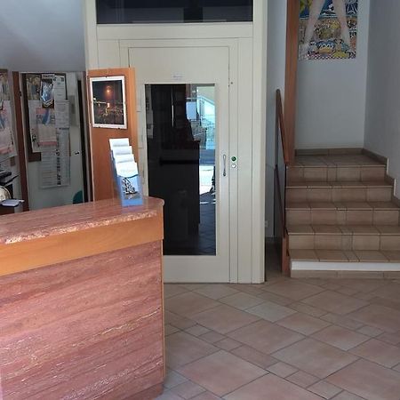 Hotel Villa Domiziana Ріміні Екстер'єр фото