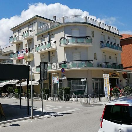 Hotel Villa Domiziana Ріміні Екстер'єр фото