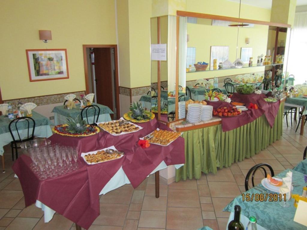Hotel Villa Domiziana Ріміні Екстер'єр фото