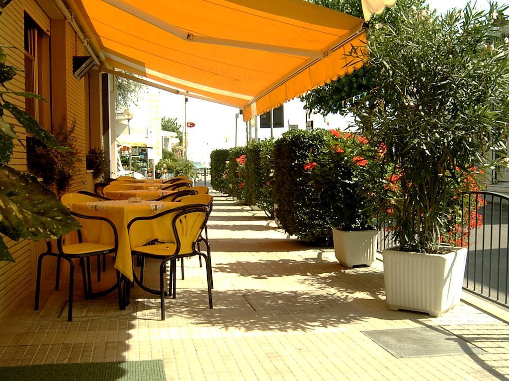 Hotel Villa Domiziana Ріміні Екстер'єр фото