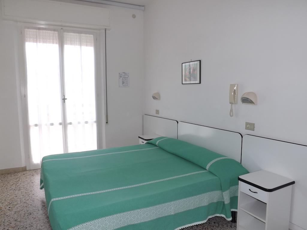 Hotel Villa Domiziana Ріміні Номер фото