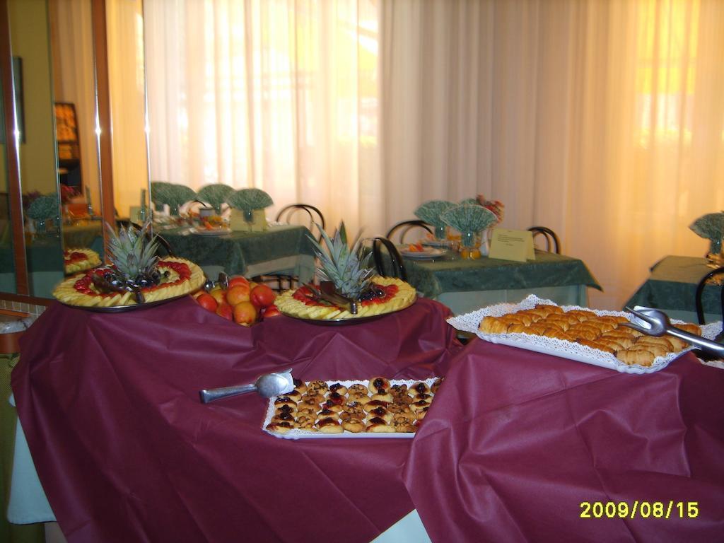 Hotel Villa Domiziana Ріміні Екстер'єр фото