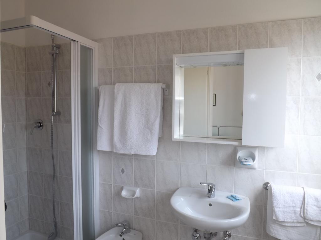 Hotel Villa Domiziana Ріміні Номер фото