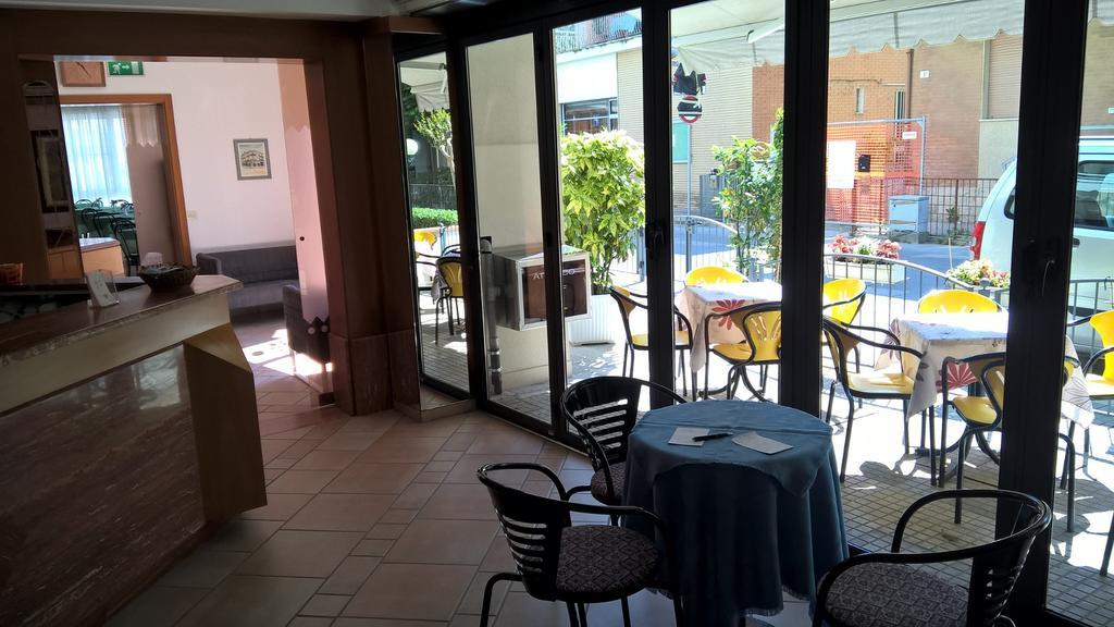 Hotel Villa Domiziana Ріміні Екстер'єр фото