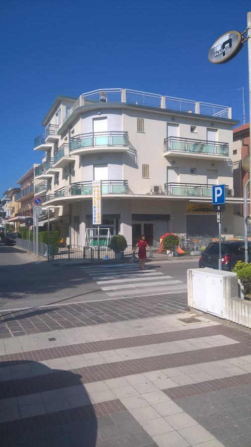Hotel Villa Domiziana Ріміні Екстер'єр фото